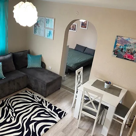 Apartament Happy 4 *